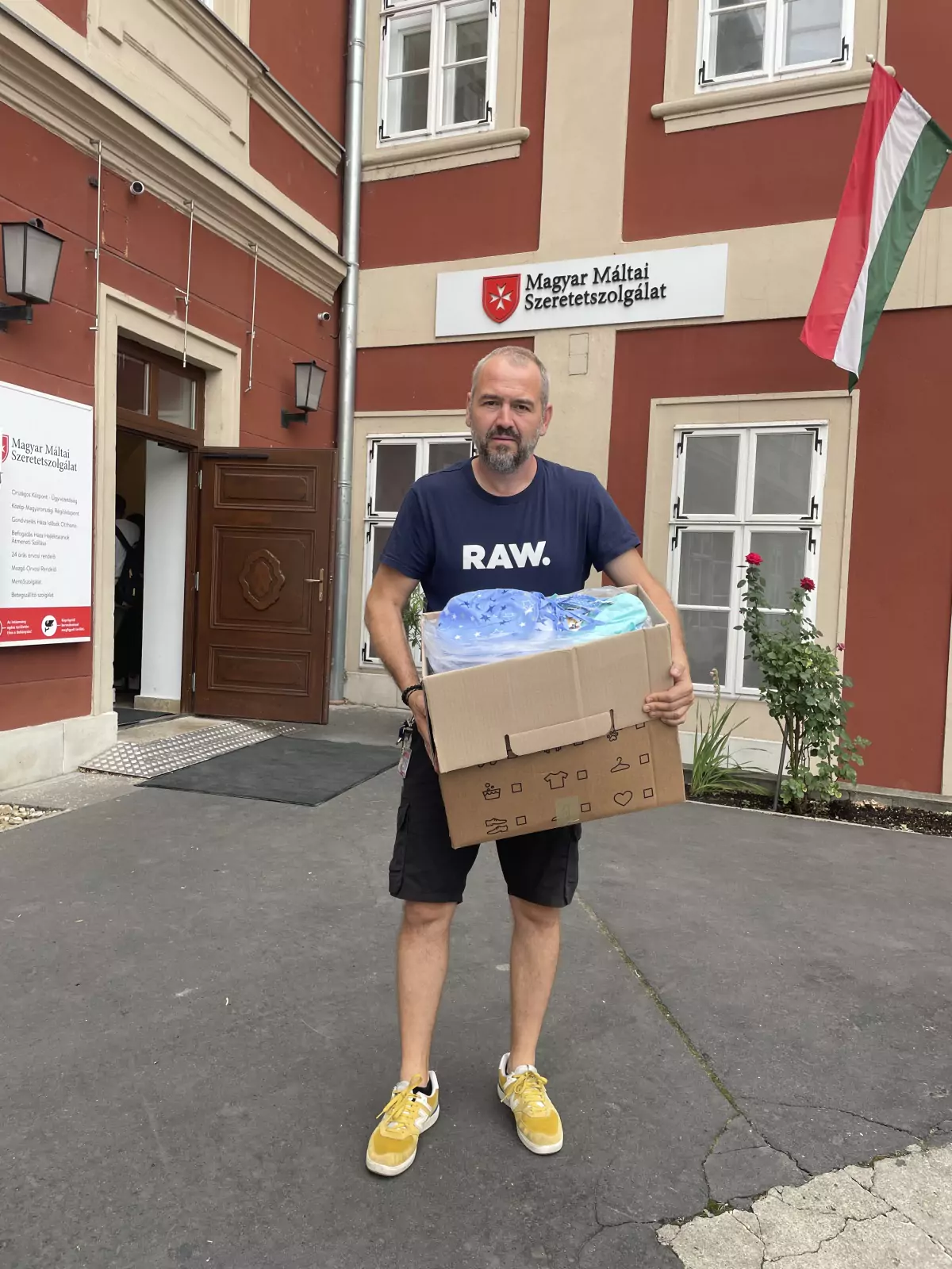 Lombiq donated hats for Ukrainian refugees 1