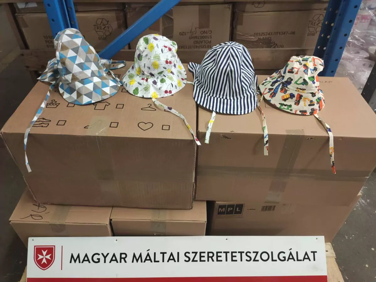 Lombiq donated hats for Ukrainian refugees 2